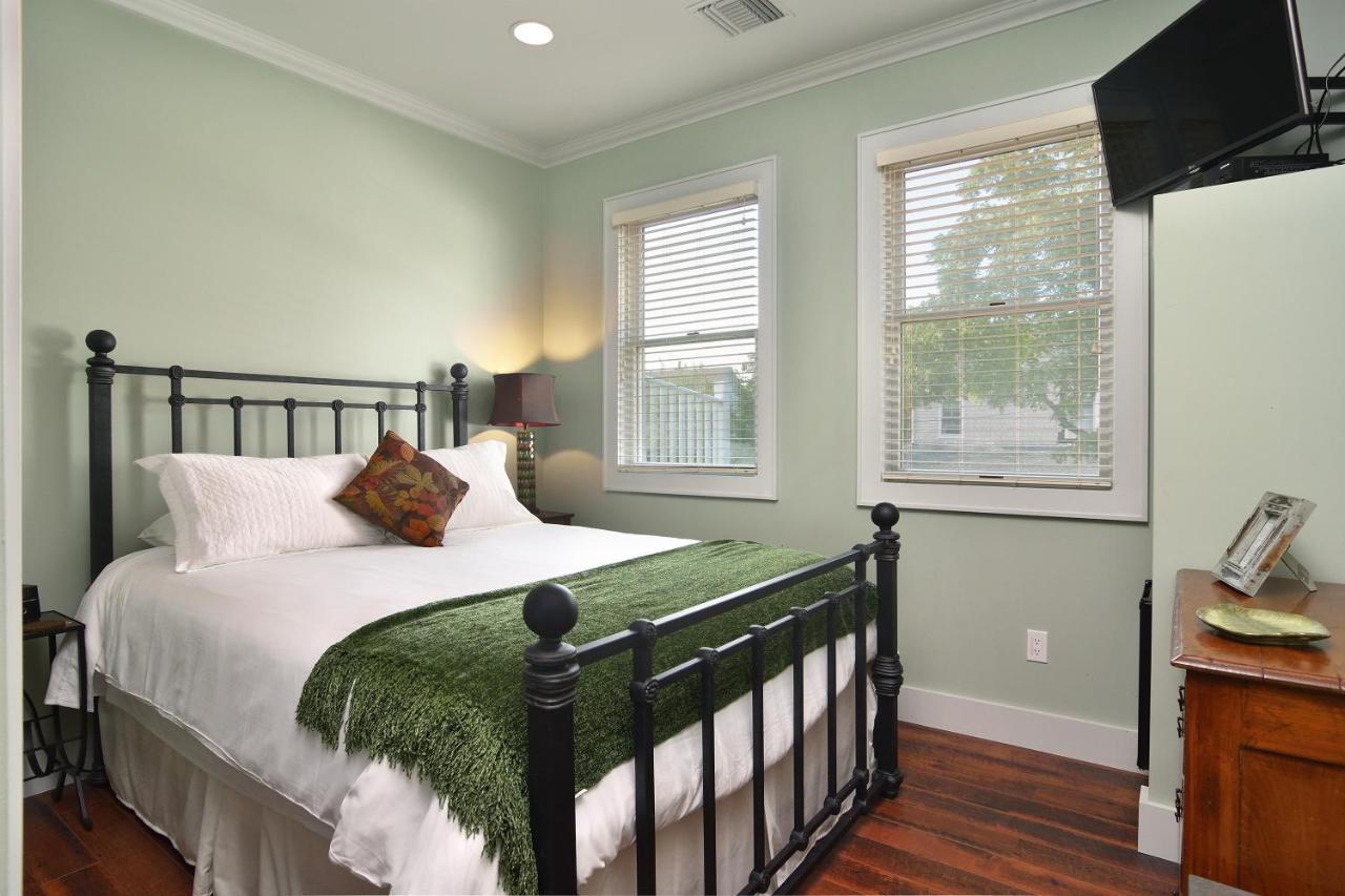 Bay Breeze Inn South Jamesport Esterno foto