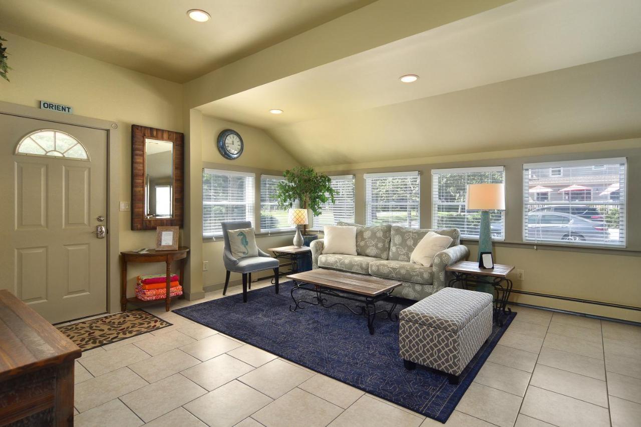 Bay Breeze Inn South Jamesport Esterno foto