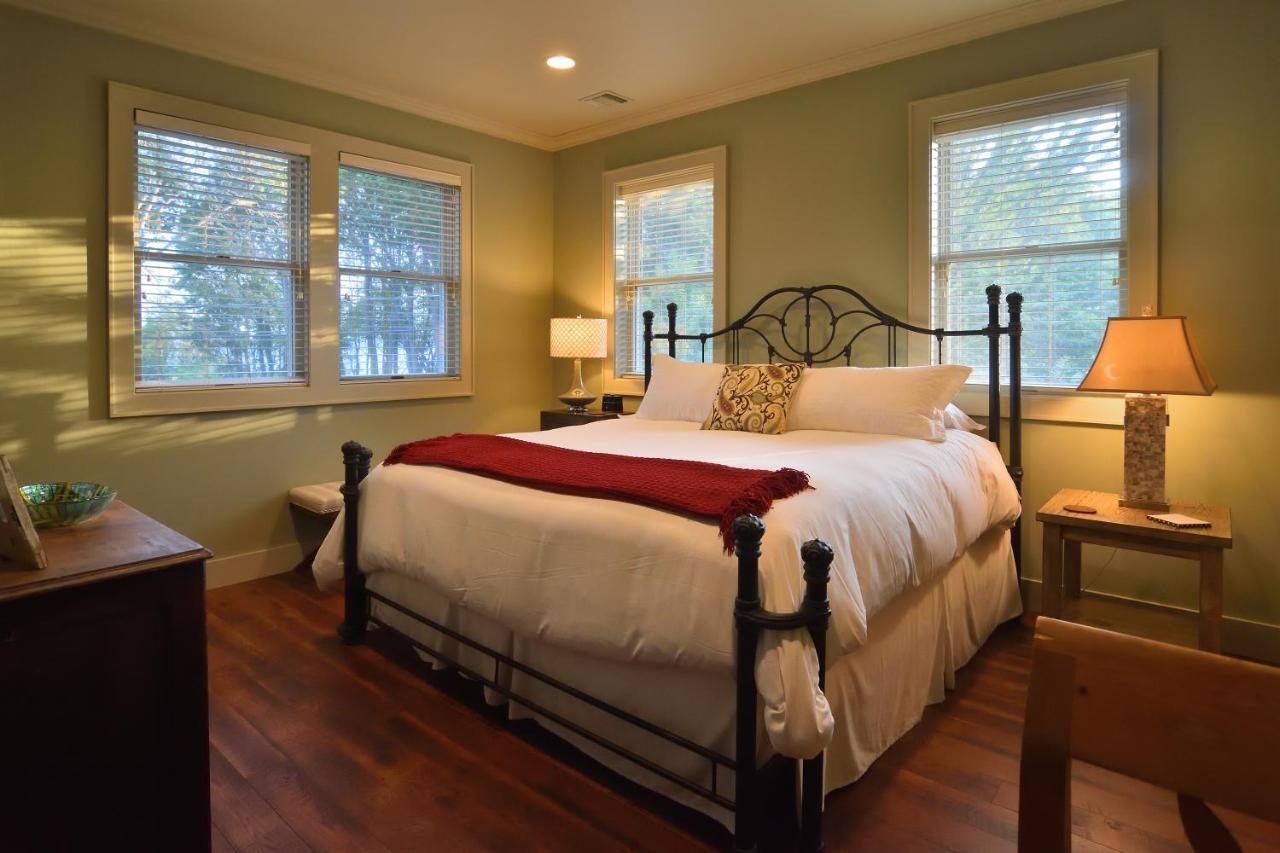 Bay Breeze Inn South Jamesport Esterno foto
