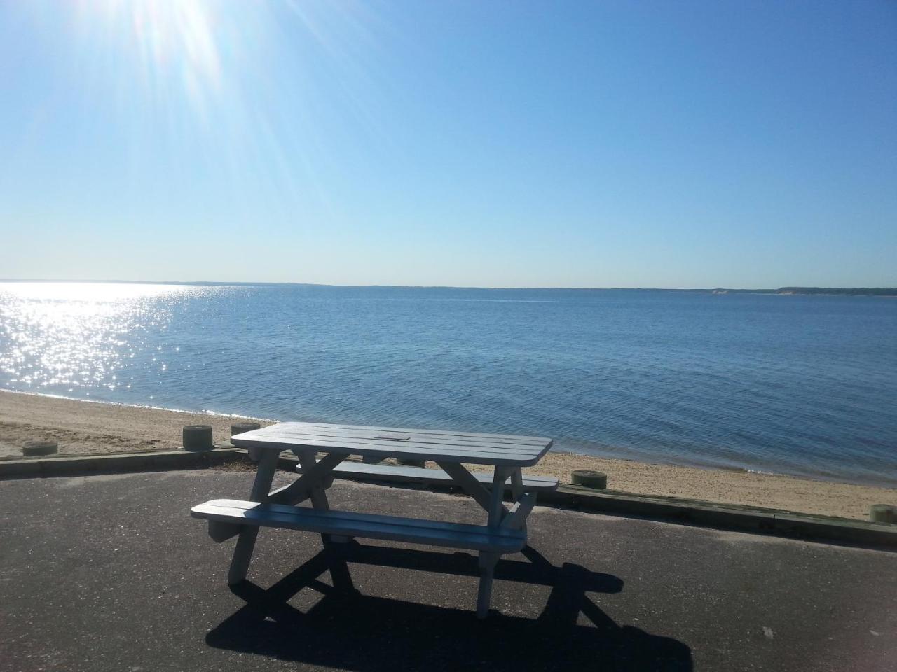 Bay Breeze Inn South Jamesport Esterno foto